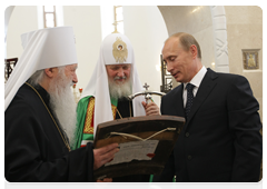 Prime Minister Vladimir Putin presenting the church with the icon of the Holy Saviour’s Image Not Made by Hand|5 july, 2010|14:41