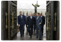 Prime Minister Vladimir Putin inspects proposed designs for the We Fought Fascism Together memorial, to be erected on Poklonnaya Hill in Moscow as a replacement for the Glory Memorial in Kutaisi destroyed by the Georgian government last year