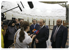 Prime Minister Vladimir Putin examining proposed designs for the We Fought Fascism Together memorial, to be located on Poklonnaya Hill in Moscow. The new memorial will replace the Glory Memorial in Kutaisi, which was destroyed by the Georgian government last year|5 july, 2010|23:32