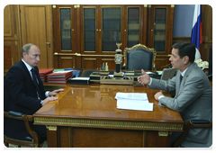 Prime Minister Vladimir Putin meeting with Deputy Prime Minister Alexander Zhukov|8 july, 2010|13:23