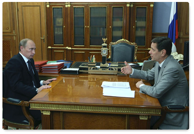 Prime Minister Vladimir Putin meets with Deputy Prime Minister Alexander Zhukov