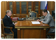 Prime Minister Vladimir Putin meeting with Deputy Prime Minister Alexander Zhukov|8 july, 2010|13:25