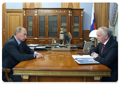 Prime Minister Vladimir Putin at a meeting with Farit Mukhametshin, head of the Federal Agency for the Commonwealth of Independent States, Compatriots Living Abroad and International Cultural Cooperation|8 july, 2010|14:12