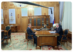 Prime Minister Vladimir Putin at a meeting with Farit Mukhametshin, head of the Federal Agency for the Commonwealth of Independent States, Compatriots Living Abroad and International Cultural Cooperation|8 july, 2010|14:12