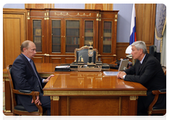 Prime Minister Vladimir Putin meeting with head of the Federal Service for Financial Monitoring Yury Chikhanchin|9 july, 2010|12:14