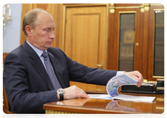 Prime Minister Vladimir Putin meeting with head of the Federal Service for Financial Monitoring Yury Chikhanchin|9 july, 2010|12:27