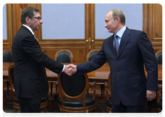 Prime Minister Vladimir Putin at a meeting with Pyotr Aven, president of Alfa Bank|9 july, 2010|13:39