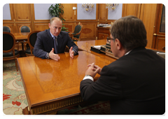 Prime Minister Vladimir Putin at a meeting with Pyotr Aven, president of Alfa Bank|9 july, 2010|13:39