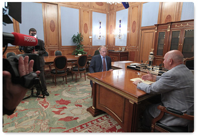 Prime Minister Vladimir Putin holds a working meeting with Moscow Mayor Yury Luzhkov