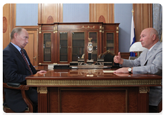 Prime Minister Vladimir Putin at the working meeting with Moscow Mayor Yury Luzhkov|10 august, 2010|11:16