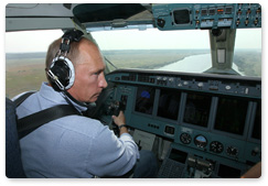 While on a working visit to the Ryazan Region, Prime Minister Vladimir Putin helps extinguish forest fires from aboard a Be-200 amphibious aircraft