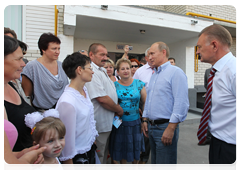 Prime Minister Vladimir Putin talking to residents of the village of Polyana in the Ryazan Region|10 august, 2010|20:13