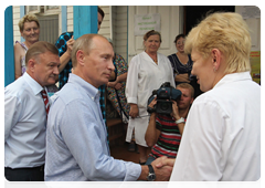 Prime Minister Vladimir Putin talking to residents of the village of Kriusha in the Ryazan Region|10 august, 2010|20:24
