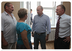Prime Minister Vladimir Putin visiting a new house in the village of Polyana in the Ryazan Region|10 august, 2010|20:24