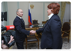 Prime Minister Vladimir Putin discussing the current harvesting campaign and the harvest forecast with Minister of Agriculture Yelena Skrynnik|11 august, 2010|14:03