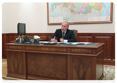 Prime Minister Vladimir Putin at a video conference with Novokuznetsk on relief efforts for the Raspadskaya mine accident|11 august, 2010|17:11