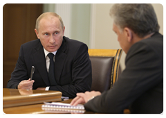 Prime Minister Vladimir Putin meeting with Deputy Prime Minister Igor Sechin and Minister of Industry and Trade Viktor Khristenko|12 august, 2010|12:08