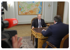 Prime Minister Vladimir Putin holding a working meeting with Federal Antimonopoly Service Head Igor Artemyev|13 august, 2010|13:05