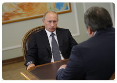 Prime Minister Vladimir Putin holding a working meeting with Federal Antimonopoly Service Head Igor Artemyev|13 august, 2010|13:05