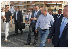 Prime Minister Vladimir Putin inspecting the construction of housing in the Podolsk District of the Moscow Region|16 august, 2010|20:44