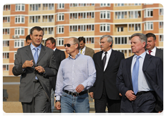 Prime Minister Vladimir Putin inspecting the construction of housing in the Podolsk District of the Moscow Region|16 august, 2010|20:44