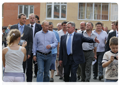 Prime Minister Vladimir Putin inspecting the construction of housing in the Podolsk District of the Moscow Region|16 august, 2010|20:44