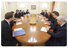 Prime Minister Vladimir Putin with FIFA Inspection Commission members|17 august, 2010|12:44