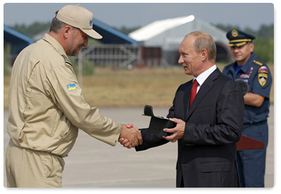 Prime Minister Vladimir Putin presents commemorative gifts to Russian and foreign pilots who took part in emergency operations to extinguish wildfires across Russia this summer