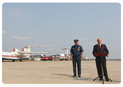 Prime Minister Vladimir Putin presenting commemorative gifts to Russian and foreign pilots who took part in emergency operations to extinguish wildfires across Russia this summer|17 august, 2010|15:21