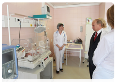 Prime Minister Vladimir Putin visiting a new perinatal clinical centre in Tver|17 august, 2010|18:39