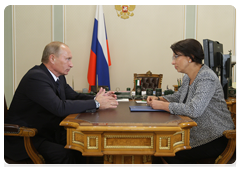 Prime Minister Vladimir Putin meeting with the head of the Federal Agency for Water Resources Marina Selivyorstova|18 august, 2010|12:06