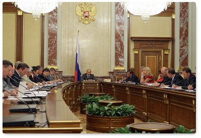 Prime Minister Vladimir Putin holds a meeting to discuss measures for preventing and fighting fires, helping fire victims and reconstructing social infrastructure