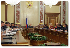 Prime Minister Vladimir Putin holds a meeting to discuss measures for preventing and fighting fires, helping fire victims and reconstructing social infrastructure