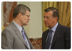 First Deputy Prime Minister Viktor Zubkov and Prosecutor General Yury Chaika during the meeting to discuss measures for preventing and fighting fires, helping fire victims and reconstructing public infrastructure|2 august, 2010|17:05