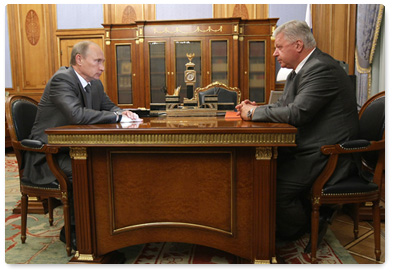 Prime Minister Vladimir Putin meets with Chairman of the Federation of Independent Trade Unions Mikhail Shmakov