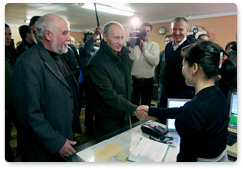 Председатель Правительства России В.В.Путин посетил в якутском поселке Тикси гидрометеорологическую обсерваторию, которая проводит работы в целях комплексного мониторинга климатических изменений