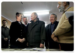 Председатель Правительства Российской Федерации В.В.Путин посетил в якутском поселке Тикси гидрометеорологическую обсерваторию, которая проводит работы в целях комплексного мониторинга климатических изменений|23 августа, 2010|21:49