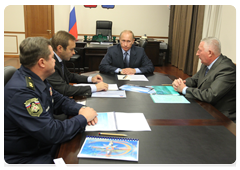 Prime Minister Vladimir Putin meeting with the Governor of the Kamchatka Territory Alexei Kuzmitsky, head of the Far Eastern Department of the Federal Agency for State Reserves Alexander Savchenko and head of the Far Eastern Centre of the Emergencies Ministry Yury Naryshkin|25 august, 2010|14:34