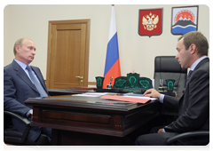 Prime Minister Vladimir Putin meeting with Kamchatka Territory Governor Alexei Kuzmitsky|25 august, 2010|14:41