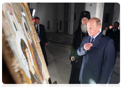 Prime Minister Vladimir Putin visiting the Life-giving Holy Trinity Cathedral in Petropavlovsk-Kamchatsky|25 august, 2010|15:53