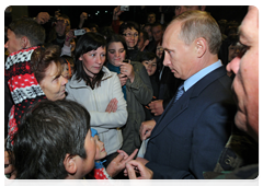 After a visit to the Life-giving Holy Trinity Cathedral, Prime Minister Vladimir Putin talked with residents of Petropavlovsk-Kamchatsky|25 august, 2010|15:53