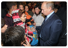 After a visit to the Life-giving Holy Trinity Cathedral, Prime Minister Vladimir Putin talked with residents of Petropavlovsk-Kamchatsky|25 august, 2010|15:53