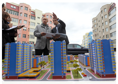 Председатель Правительства Российской Федерации В.В.Путин побывал на строительной площадке, где идет сооружение сейсмоустойчивого жилого района г.Петропавловска-Камчатского|26 августа, 2010|14:45