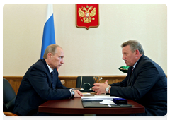 Prime Minister Vladimir Putin meeting with Khabarovsk Territory Governor Vyacheslav Shport|26 august, 2010|15:19