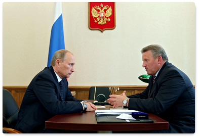 Prime Minister Vladimir Putin meets with Khabarovsk Territory Governor Vyacheslav Shport during his tour of the Far Eastern Federal District