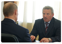 Khabarovsk Territory Governor Vyacheslav Shport at a meeting with Prime Minister Vladimir Putin|26 august, 2010|15:19