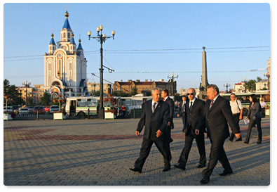 Prime Minister Vladimir Putin goes for a walk along the embankment in Khabarovsk