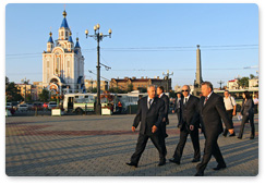 Председатель Правительства России В.В.Путин совершил прогулку по набережной Хабаровска