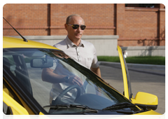Председатель Правительства Российской Федерации В.В.Путин отправился в поездку по новой трассе Чита–Хабаровск на машине «Лада-Калина»|27 августа, 2010|08:43