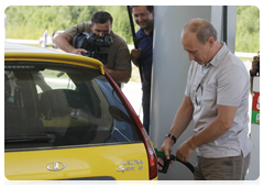Prime Minister Vladimir Putin stopping at a petrol station on the road from Khabarovsk to Chita|27 august, 2010|14:44